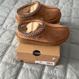 Ugg Tasman II kids slippers size 13